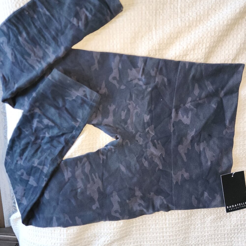 Bagatelle camo leggings size large